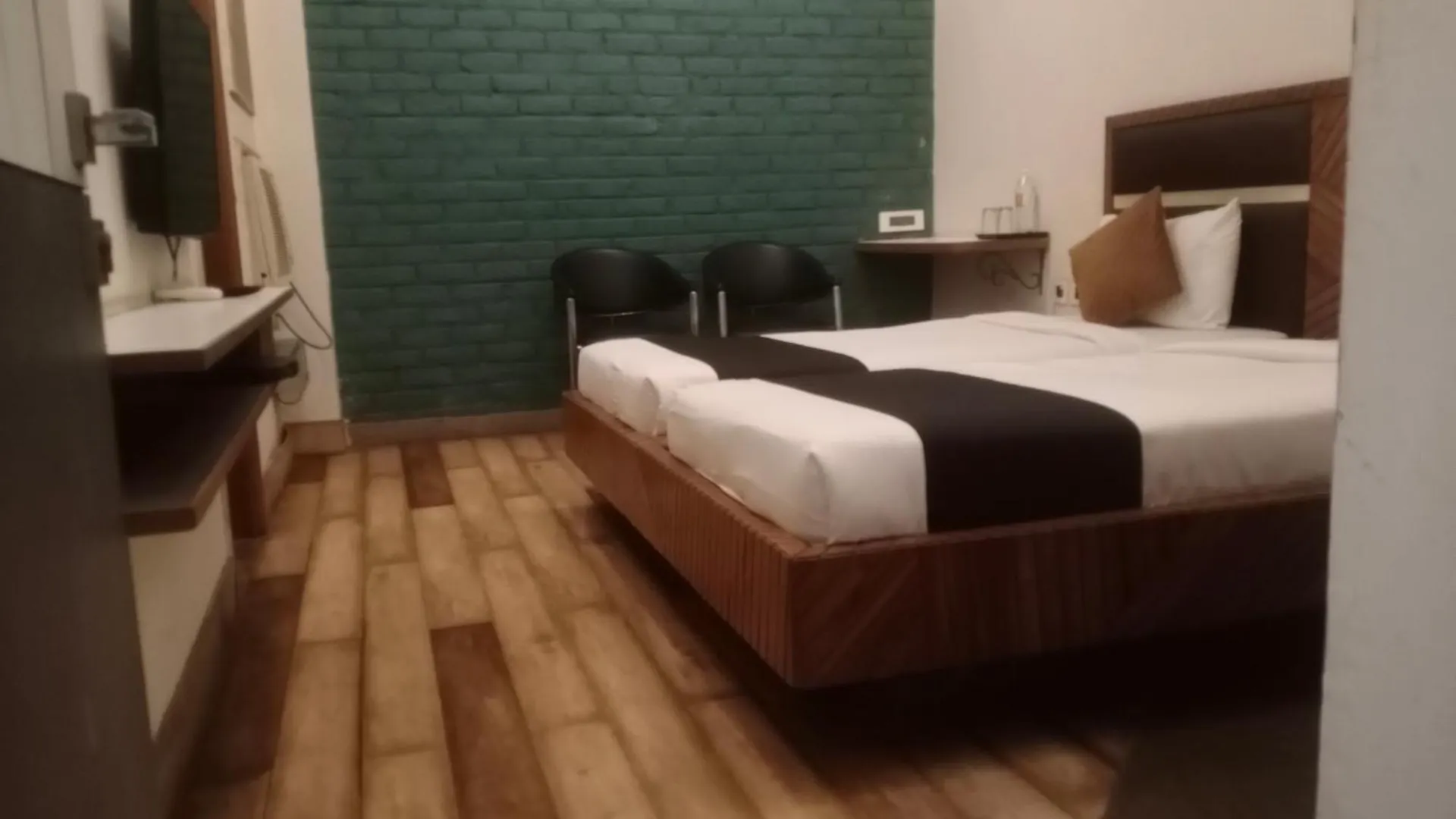 Stays - Golf Course Road Gurgaon Hotel