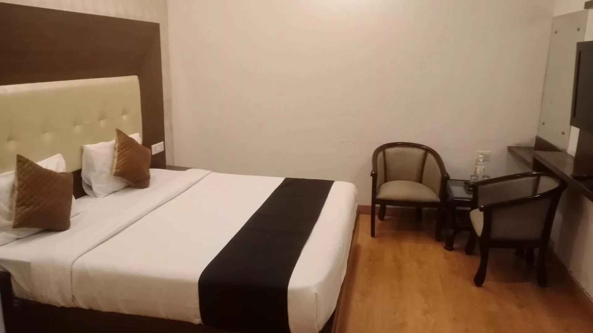 Stays - Golf Course Road Gurgaon Hotel