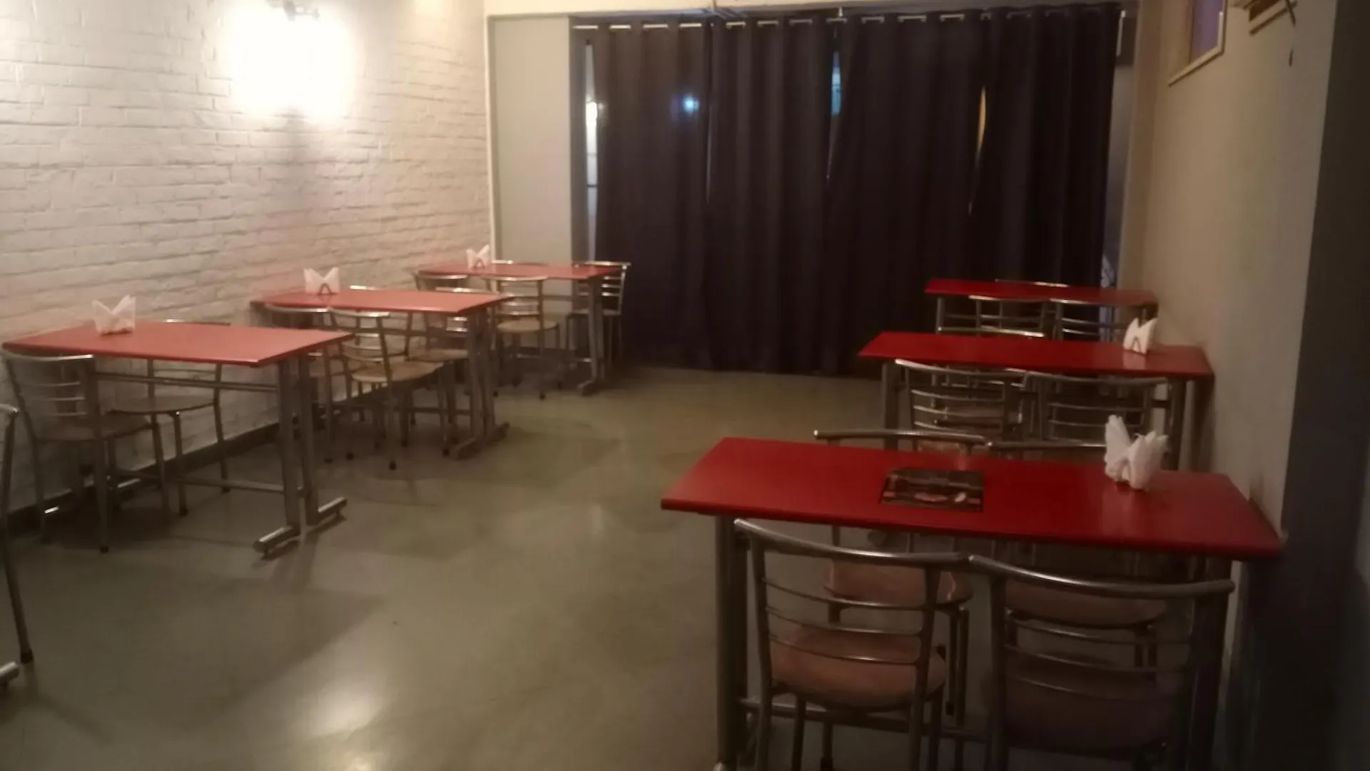 Stays - Golf Course Road Gurgaon Hotel